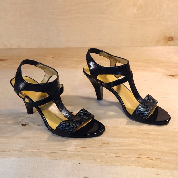 Nine West Black Leather Women's 3 Inch Heels - Picture 3 of 8